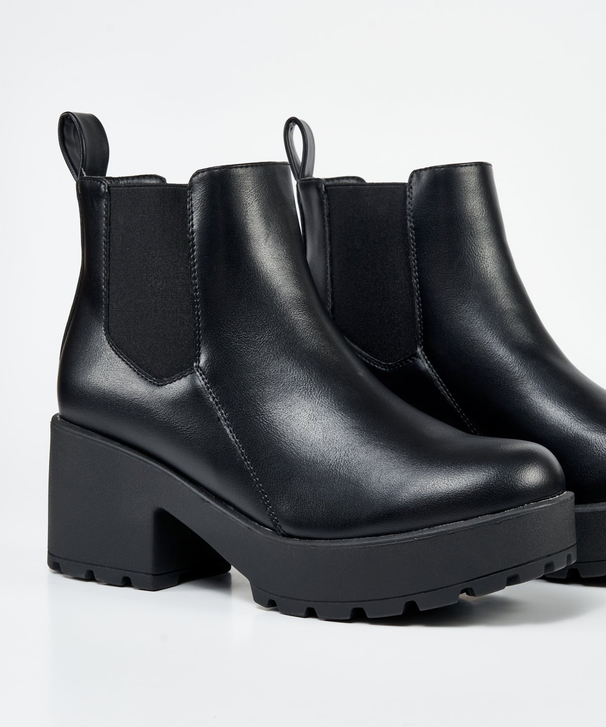 Botines chelsea plataforma image number null